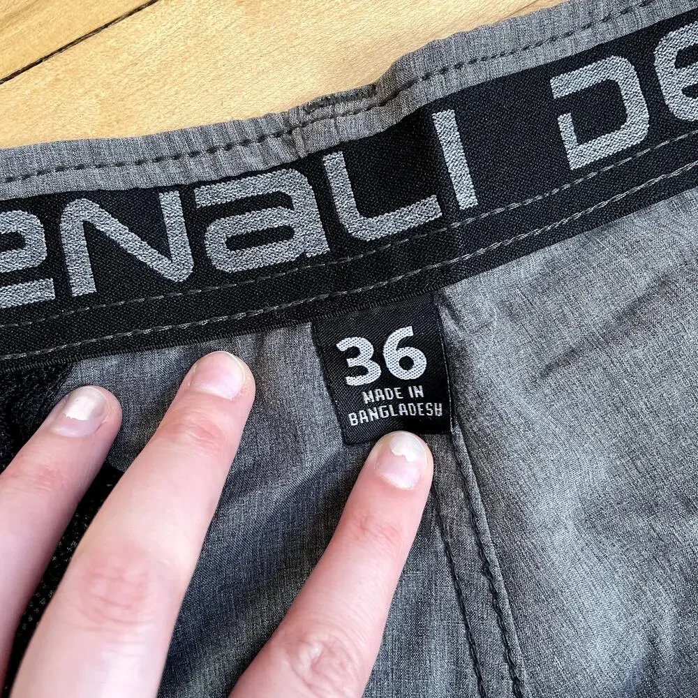Denali‎ men's gray athletic shorts size 36 lightweight pull on front zip pants